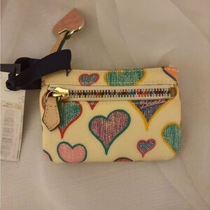 Dooney & Bourke Heart Coin
Keyring Purse Bag